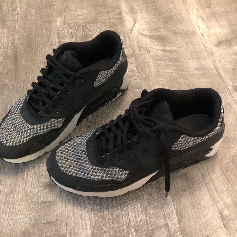 Nike air max black size 7